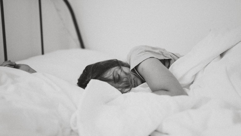 Czy wiesz, jak 8-godzinny sen wpływa na naszą skórę?