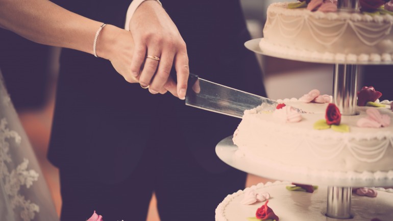 Jak zorganizować minimalistyczne przyjęcie weselne?