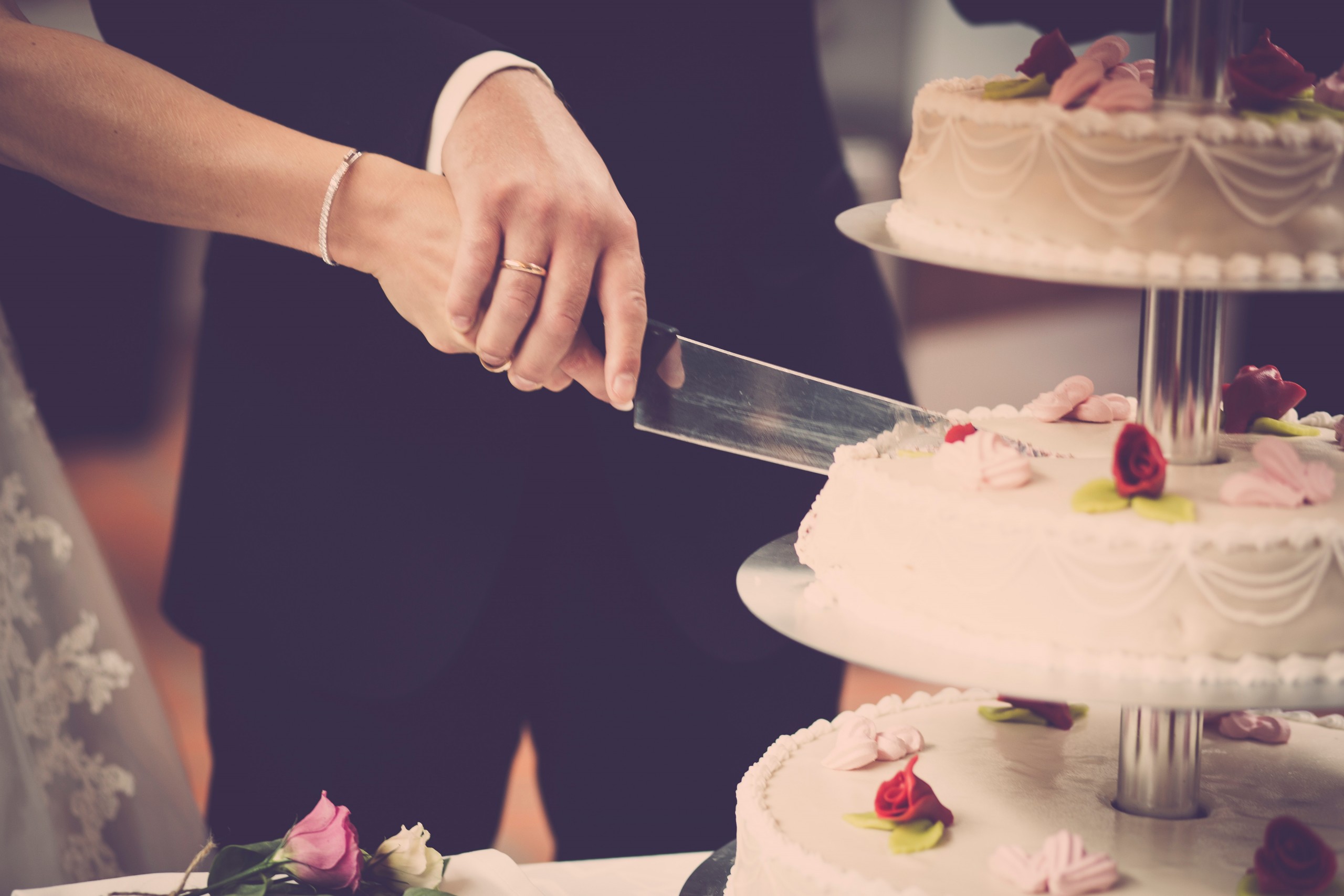 Jak zorganizować minimalistyczne przyjęcie weselne?