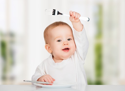 Rozszerzanie diety niemowlaka może być świetną przygodą – poznaj wartościowe produkty HELPA dla całej rodziny!
