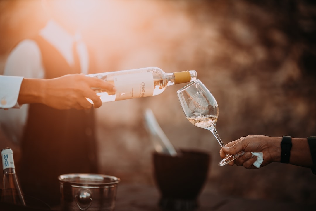 Jak wybrać idealne różowe wino do letniego pikniku?