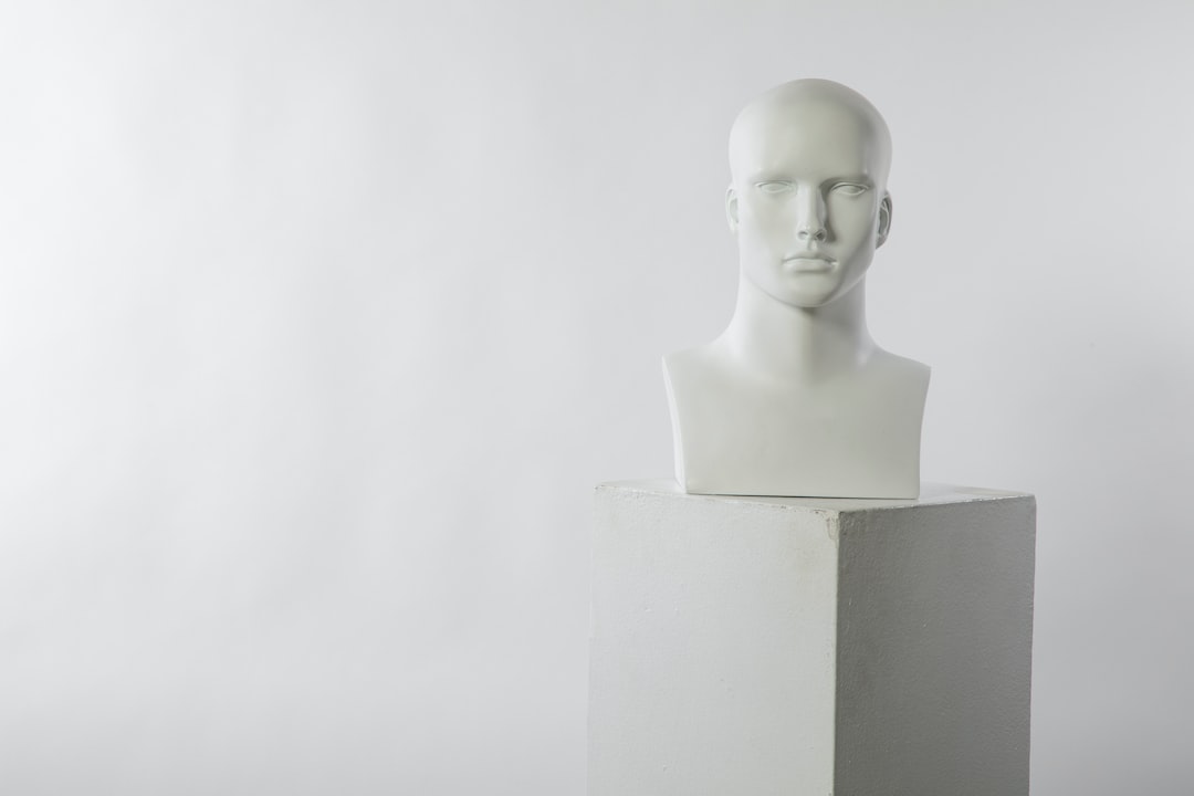 Jak wybierać unikatowe rzeźby na aukcjach online?