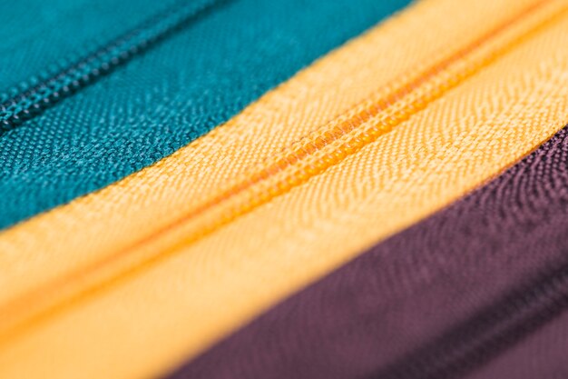 Jakie tkaniny wybierać, aby wyglądać stylowo i czuć się komfortowo?
